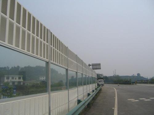 鄭州護(hù)欄網(wǎng)廠(chǎng)金屬聲屏障的應(yīng)用與優(yōu)勢(shì)